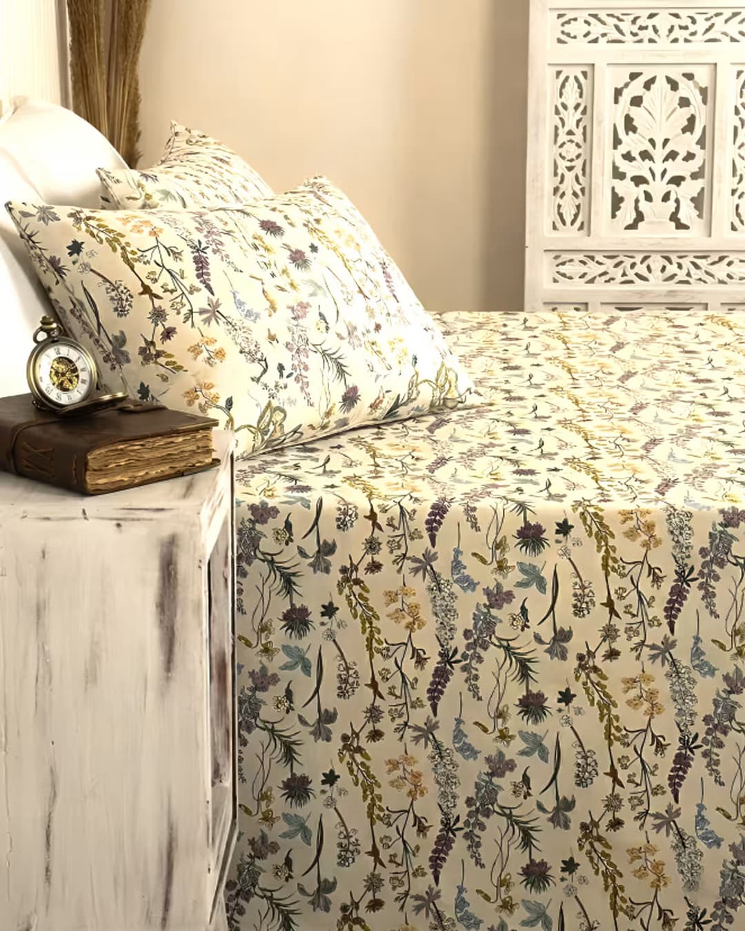 Botanical Serenity - Bedsheet & Quilted Pillow Covers Set view 4